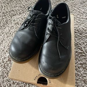 Dr Marten’s boys Softy leather shoes size 5